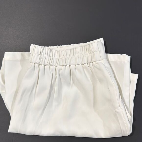 Tamulily Women's Ivory Shorts - Picture 9 of 9